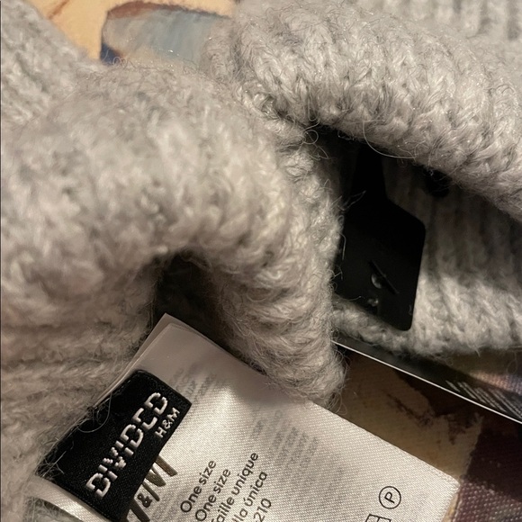 Mittens - Picture 3 of 3